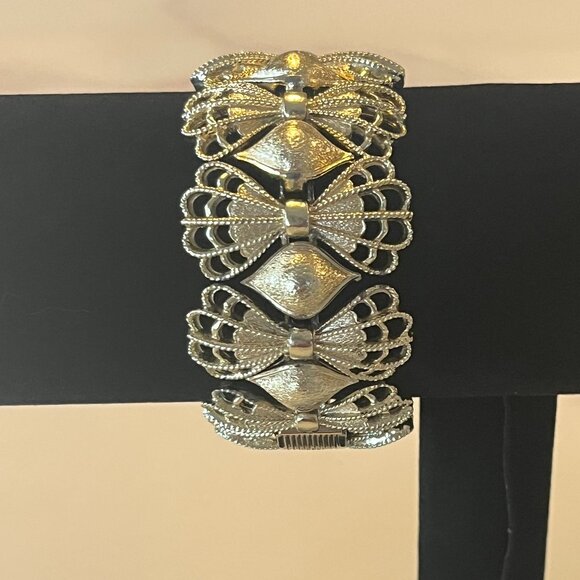 Coro Jewelry - Vintage  Pegasus CORO Filigree Bow Link Bracelet